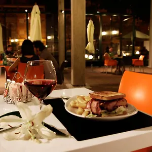 4* Szálloda Tach Airport